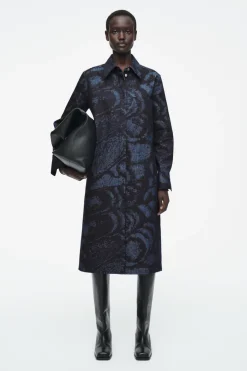 Discount COS PRINTED DENIM SHIRT DRESS DARK BLUE