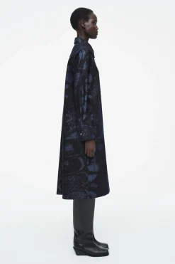 Discount COS PRINTED DENIM SHIRT DRESS DARK BLUE