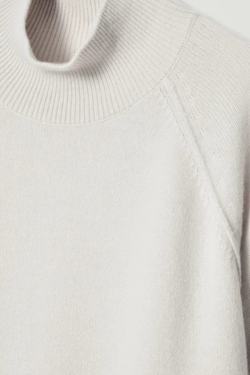Outlet COS PURE CASHMERE FUNNEL-NECK SWEATER IVORY