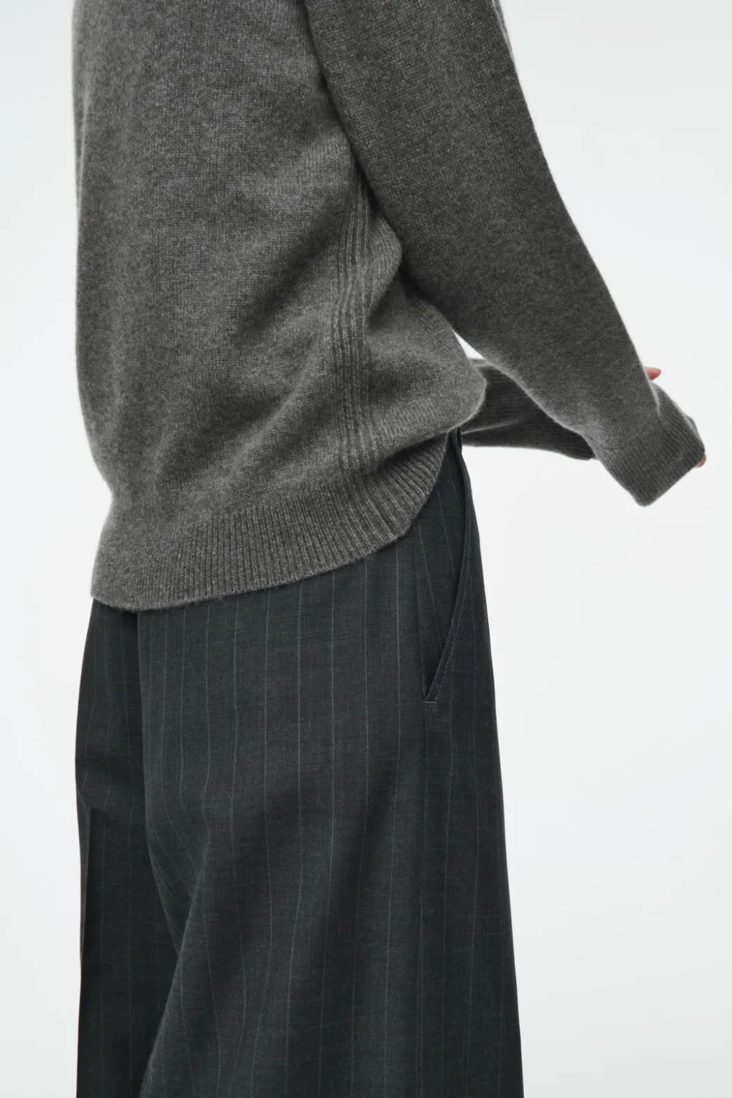 New COS PURE CASHMERE SWEATER GRAY