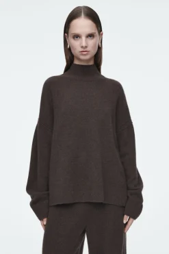 Outlet COS PURE CASHMERE TURTLENECK SWEATER DARK BROWN