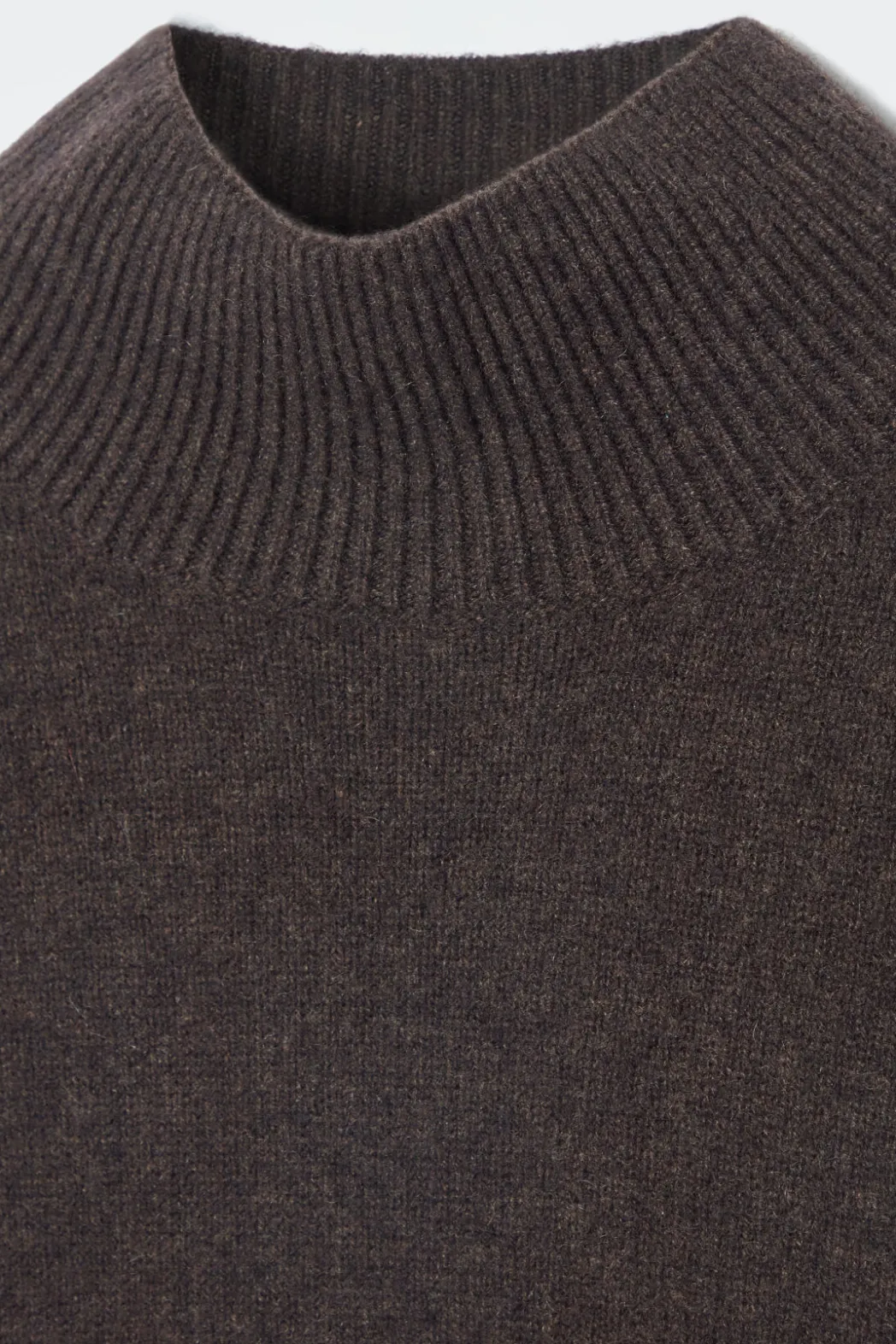 Outlet COS PURE CASHMERE TURTLENECK SWEATER DARK BROWN