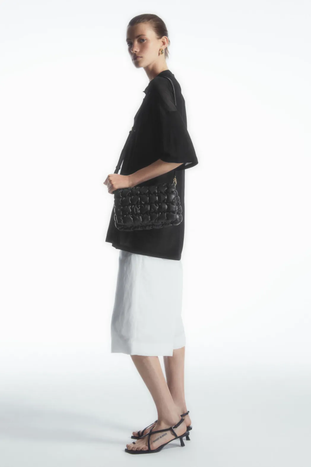 Best COS QUILTED CROSSBODY - LEATHER BLACK