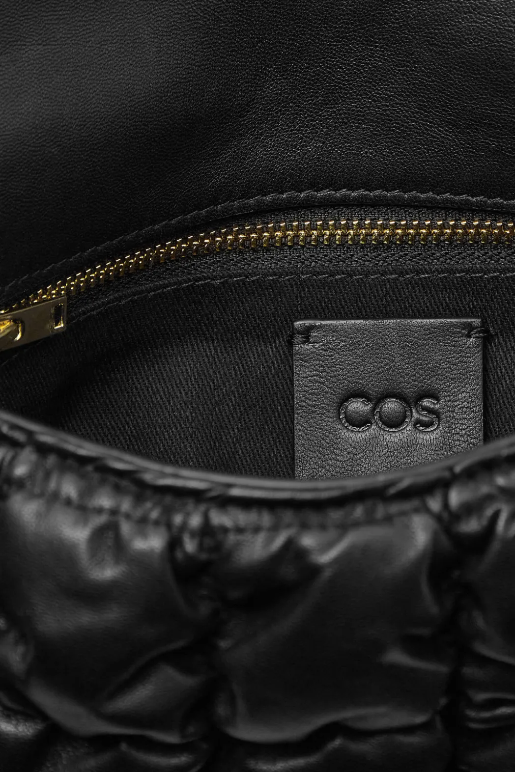 Best COS QUILTED CROSSBODY - LEATHER BLACK