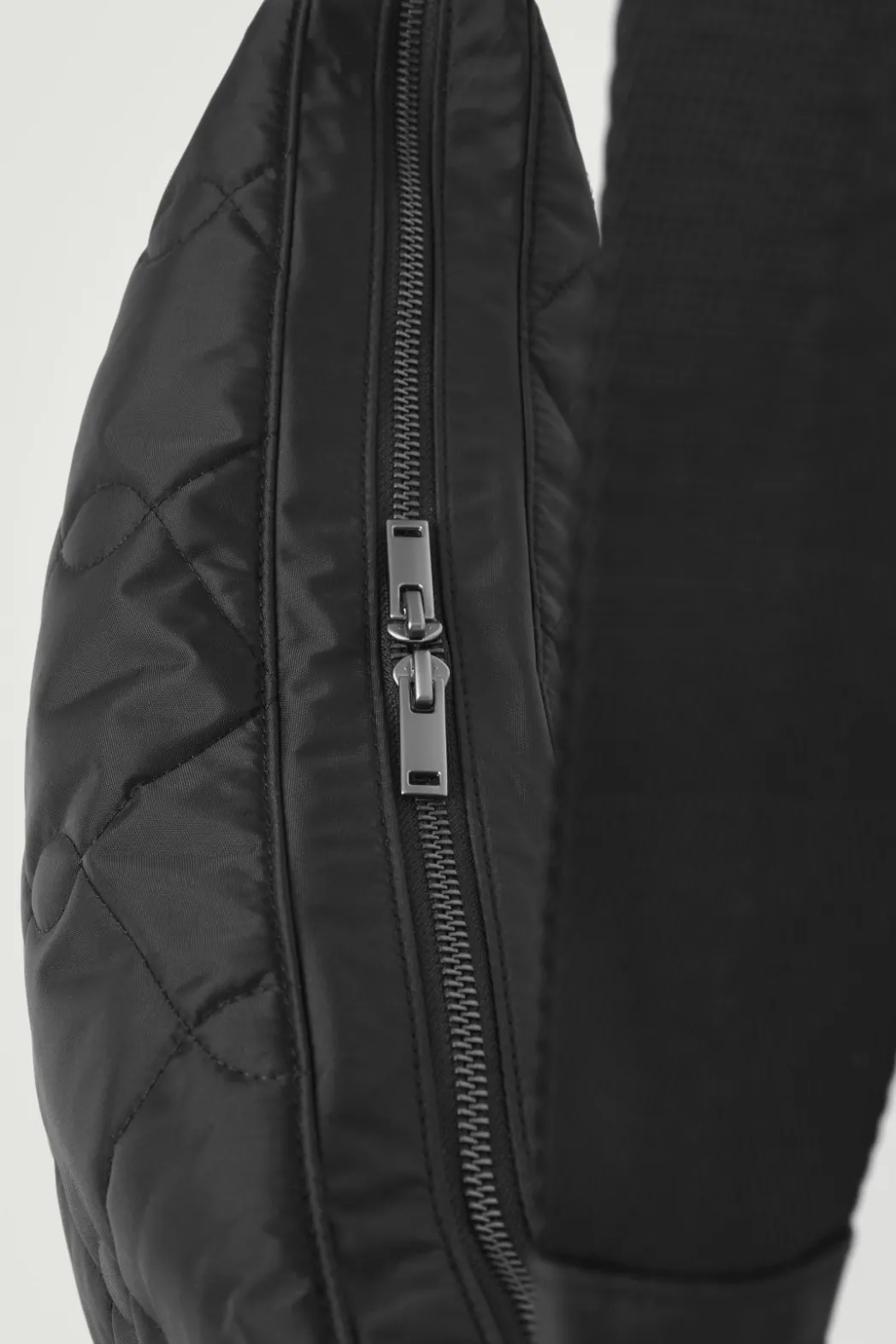 Best COS QUILTED CROSSBODY BAG - NYLON BLACK