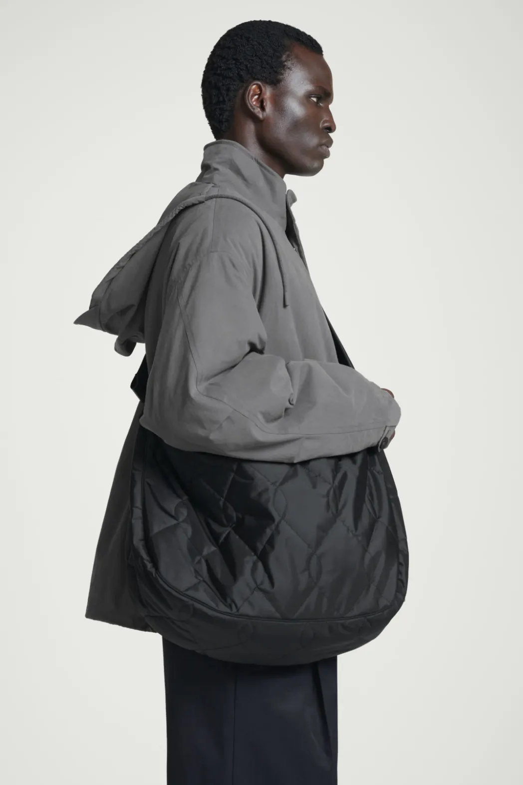 COS QUILTED CROSSBODY MESSENGER - NYLON BLACK