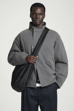 COS QUILTED CROSSBODY MESSENGER - NYLON BLACK