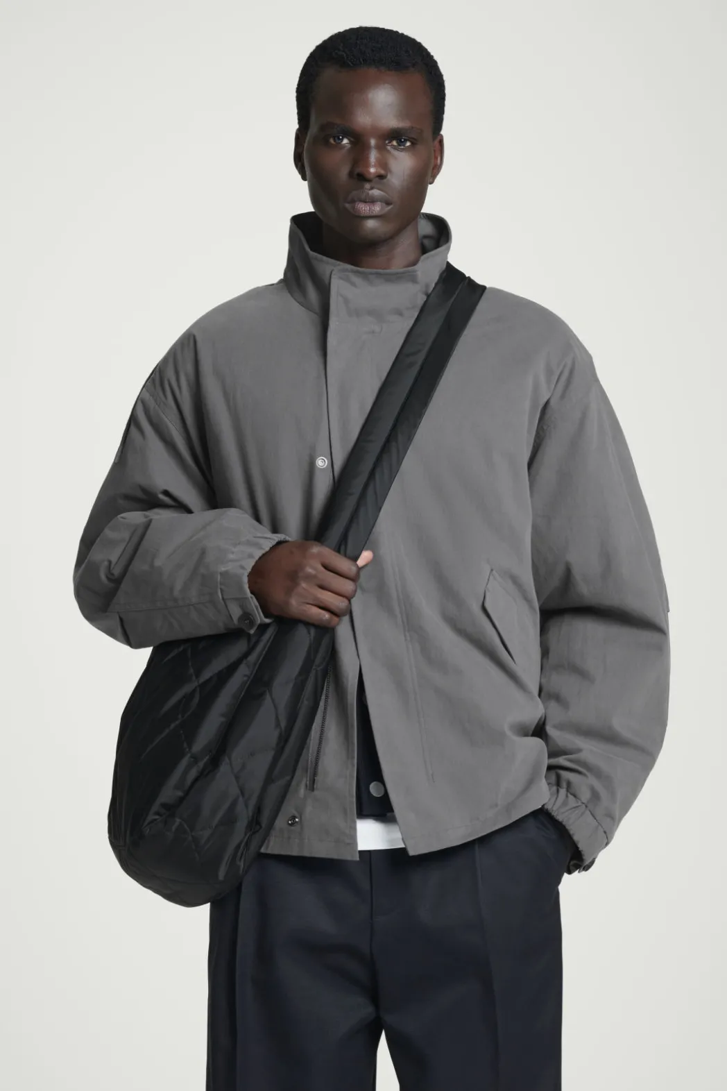COS QUILTED CROSSBODY MESSENGER - NYLON BLACK