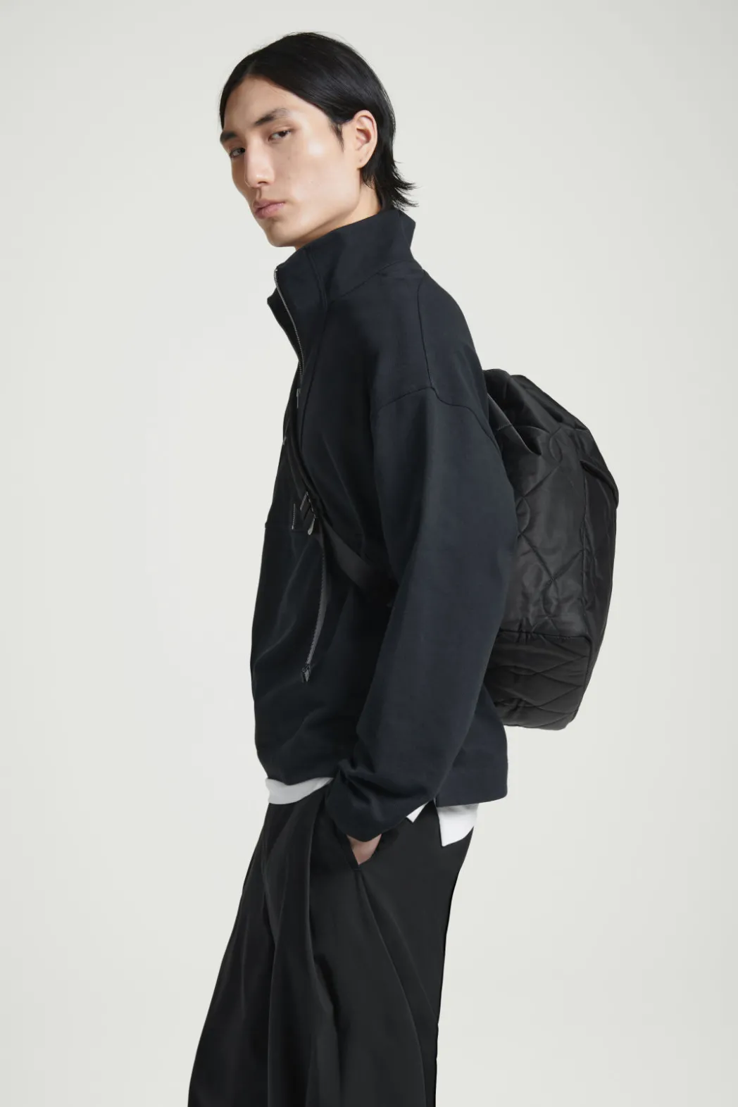 Sale COS QUILTED DRAWSTRING SLING DUFFLE BAG - NYLON BLACK