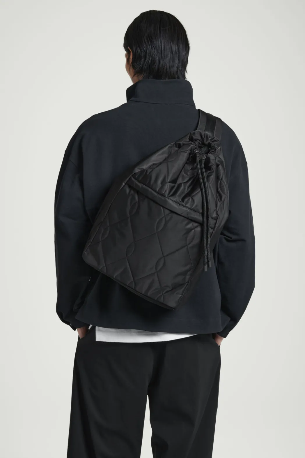 Sale COS QUILTED DRAWSTRING SLING DUFFLE BAG - NYLON BLACK