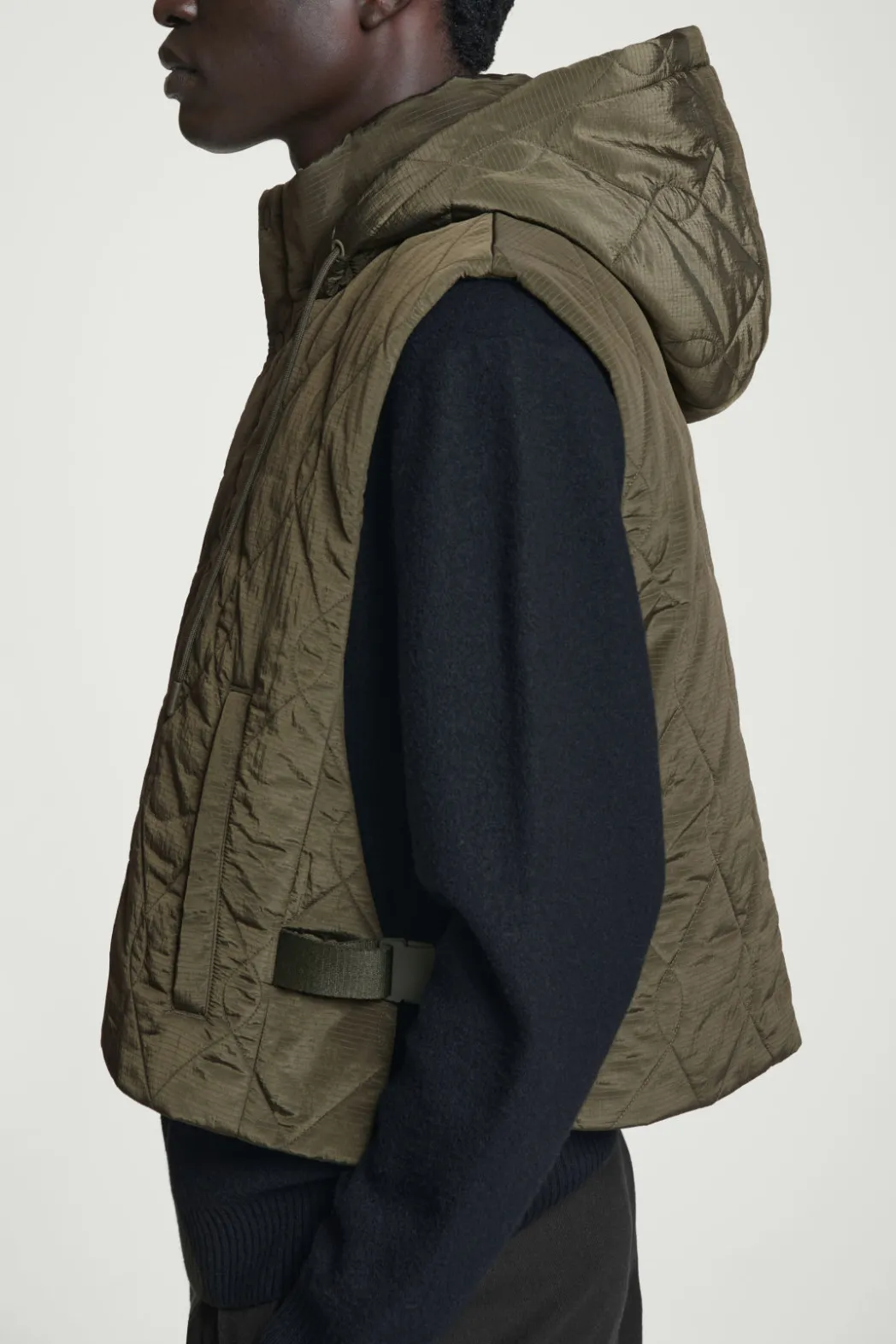Best COS QUILTED HOODED HYBRID VEST DARK GREEN