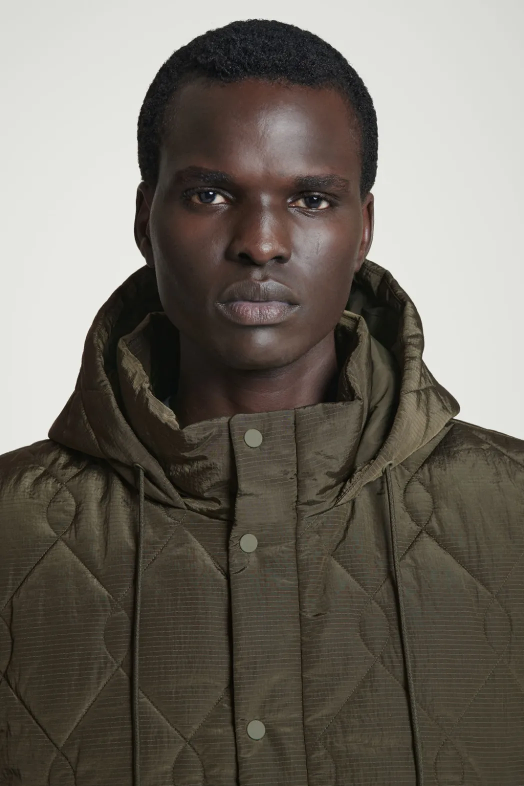 Best COS QUILTED HOODED HYBRID VEST DARK GREEN