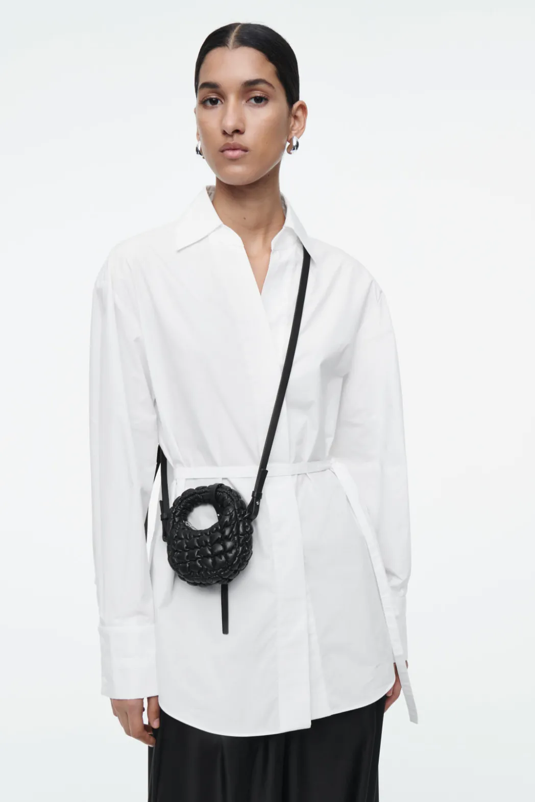Hot COS QUILTED NANO CROSSBODY - LEATHER BLACK