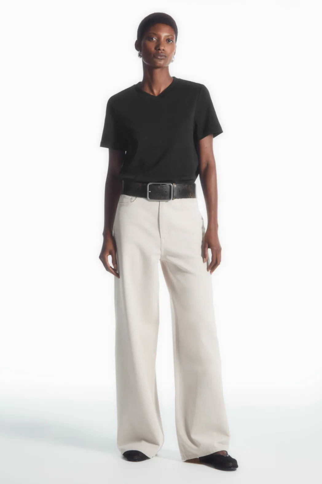 Sale COS REGULAR BOXY V-NECK T-SHIRT BLACK