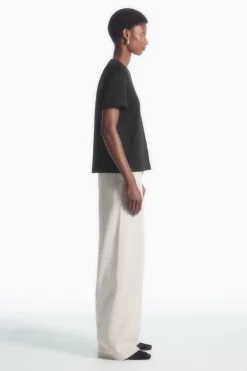 Sale COS REGULAR BOXY V-NECK T-SHIRT BLACK