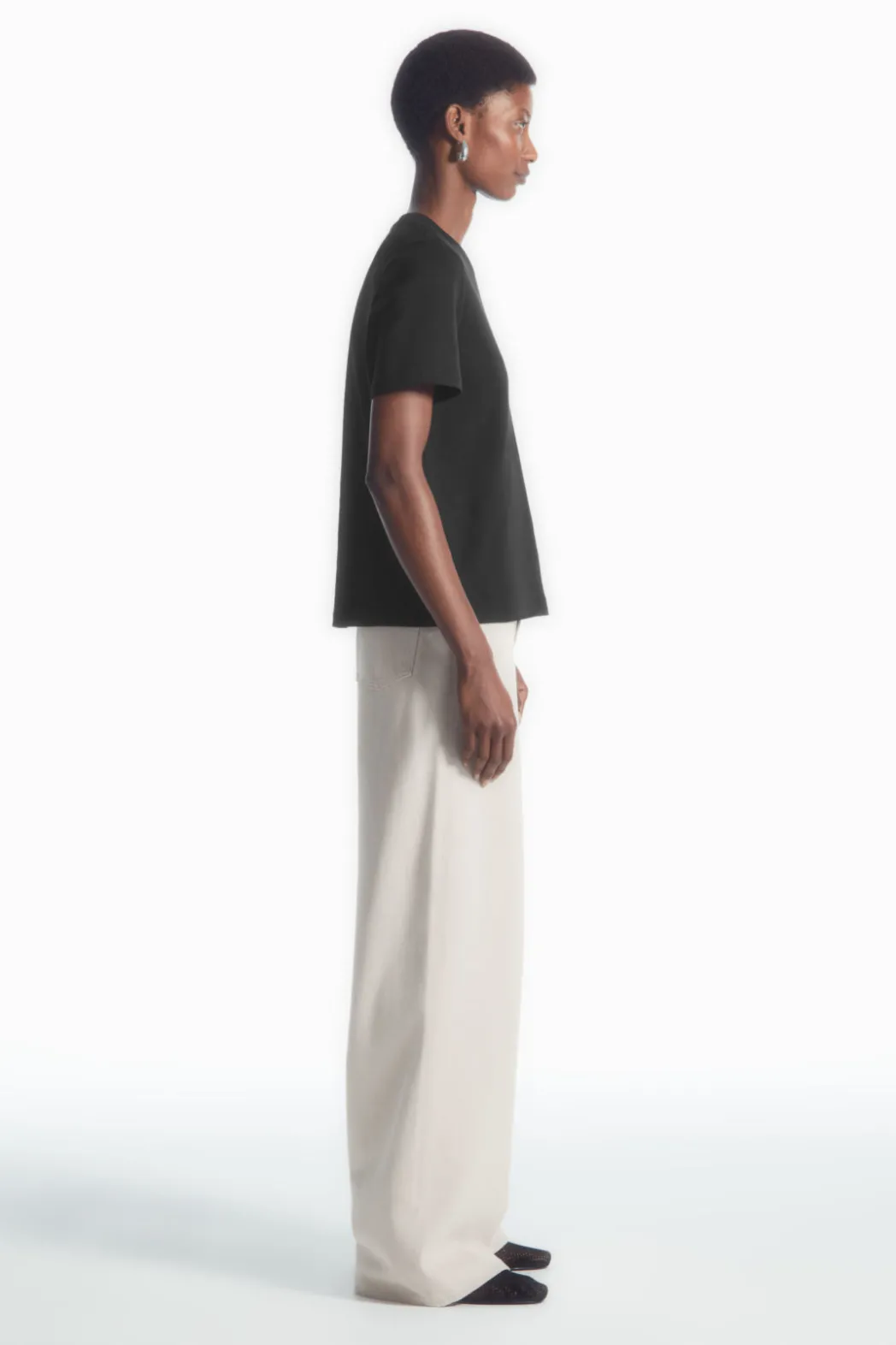 Sale COS REGULAR BOXY V-NECK T-SHIRT BLACK