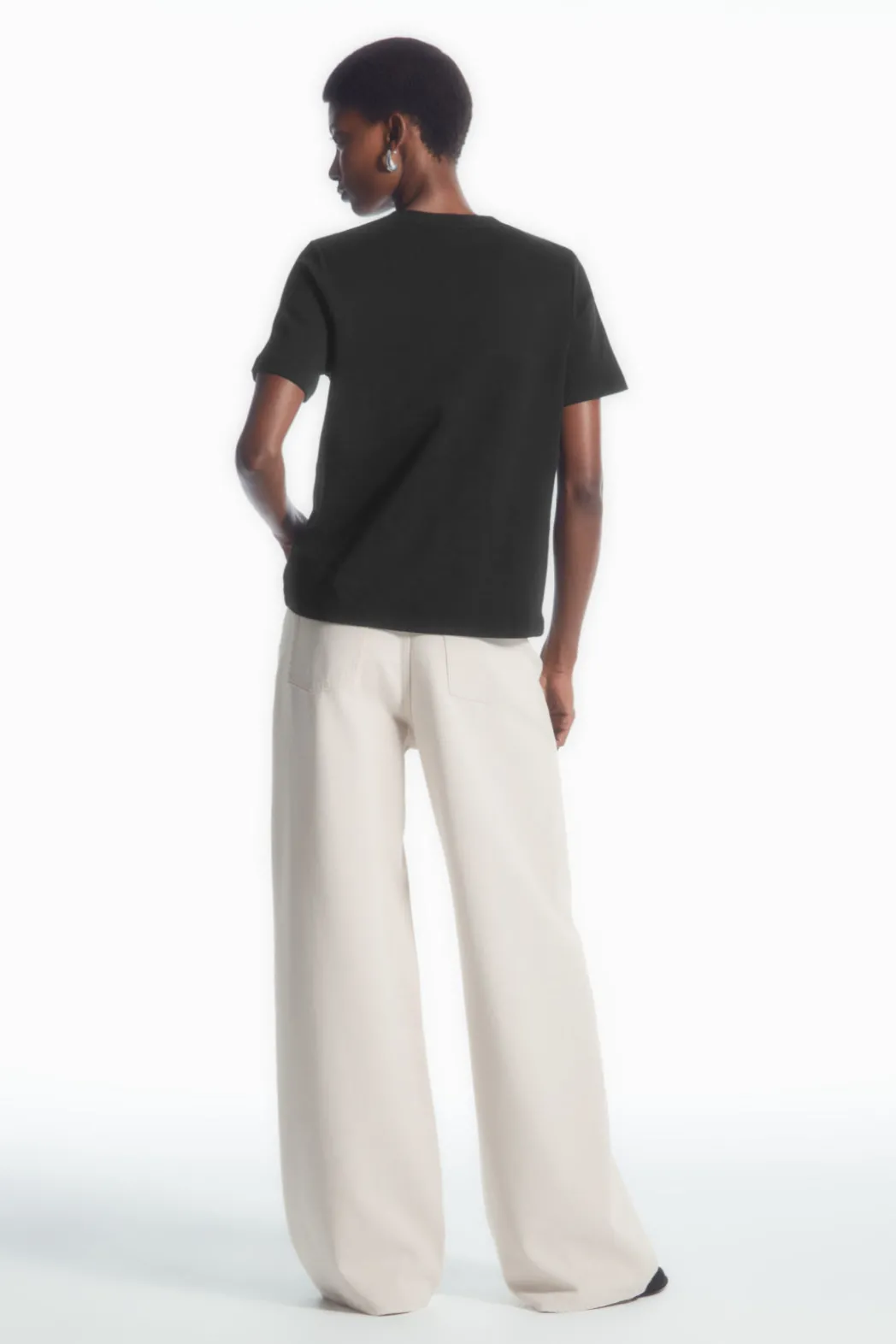Sale COS REGULAR BOXY V-NECK T-SHIRT BLACK