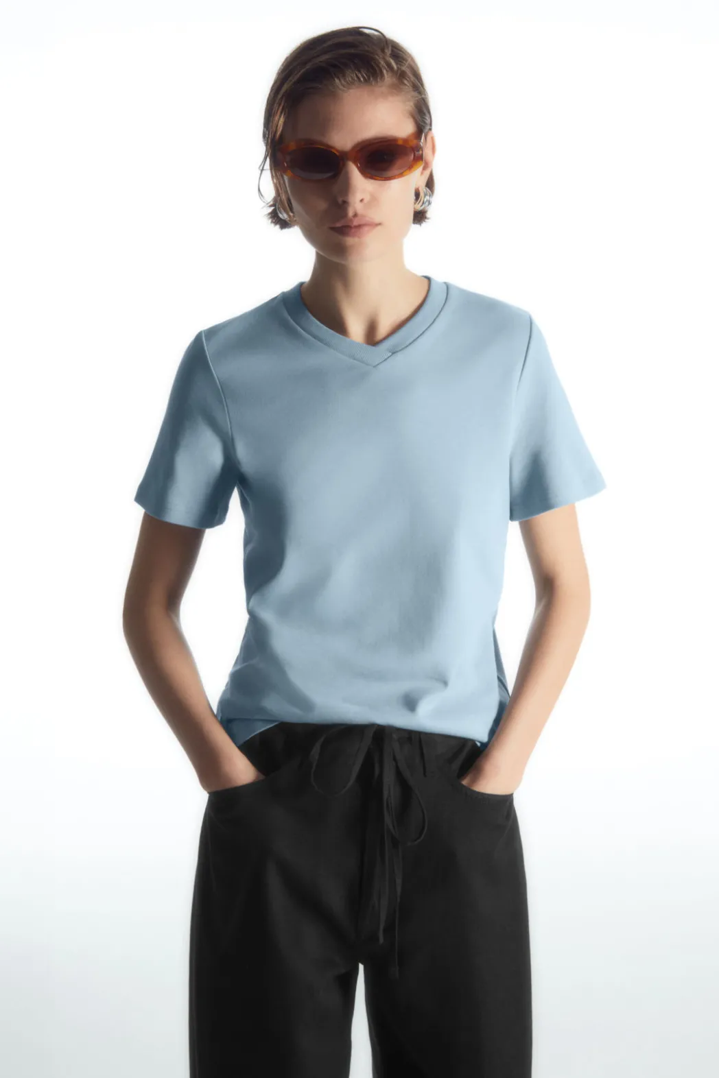 Hot COS REGULAR BOXY V-NECK T-SHIRT LIGHT BLUE