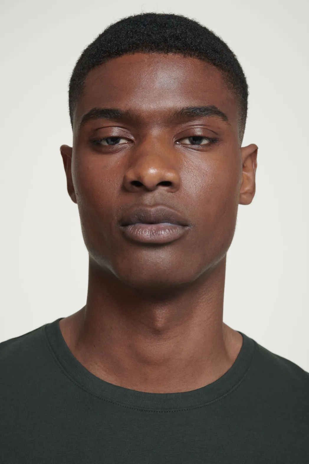 Discount COS REGULAR COTTON T-SHIRT dark green