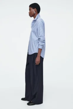 COS REGULAR CURVED-HEM SHIRT BLUE / STRIPED