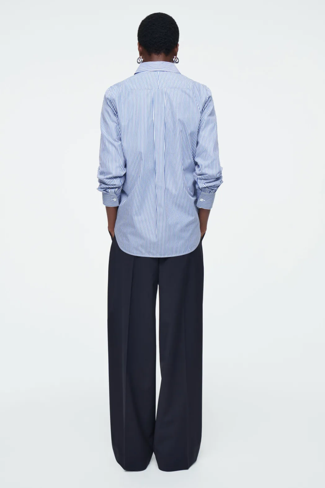 COS REGULAR CURVED-HEM SHIRT BLUE / STRIPED