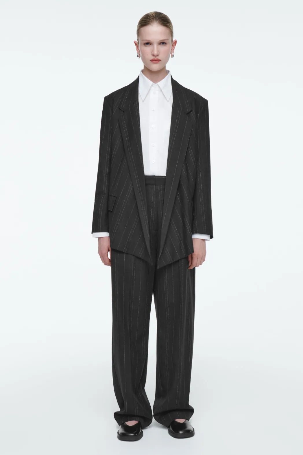 Online COS REGULAR DRAPED PINSTRIPED BLAZER BLACK / PINSTRIPED