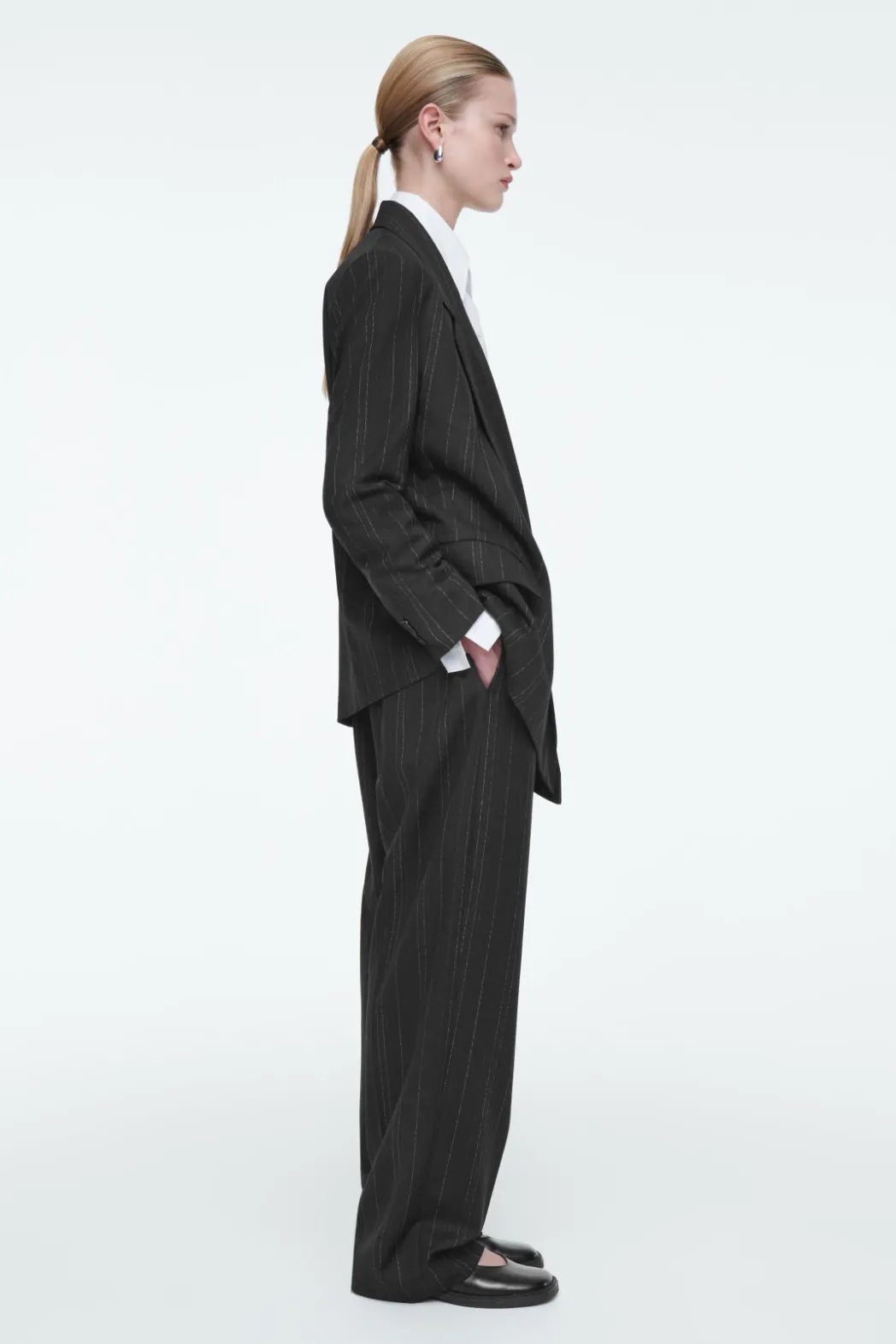 Online COS REGULAR DRAPED PINSTRIPED BLAZER BLACK / PINSTRIPED
