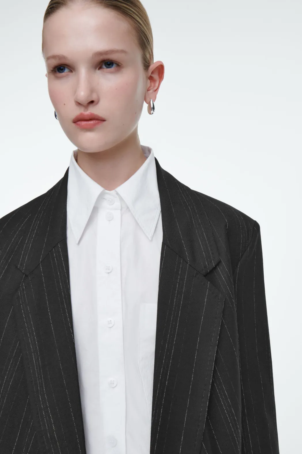 Online COS REGULAR DRAPED PINSTRIPED BLAZER BLACK / PINSTRIPED