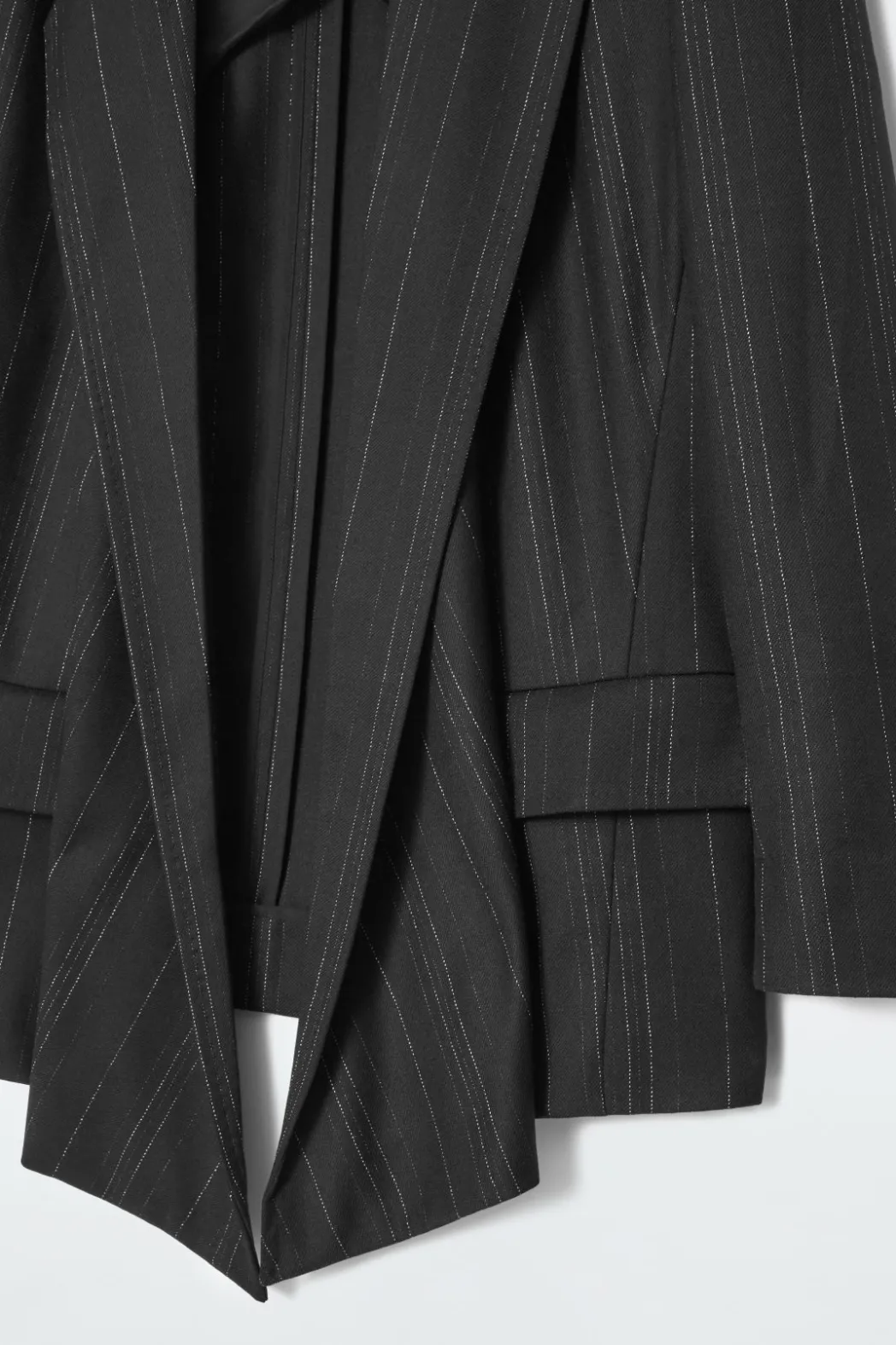 Online COS REGULAR DRAPED PINSTRIPED BLAZER BLACK / PINSTRIPED