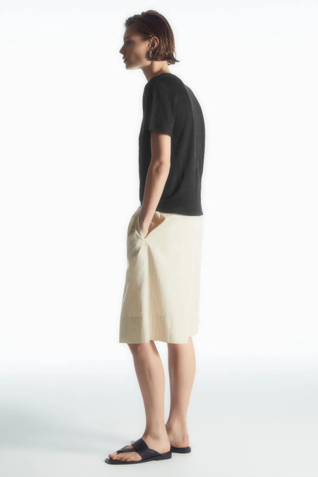Sale COS REGULAR LINEN T-SHIRT Black