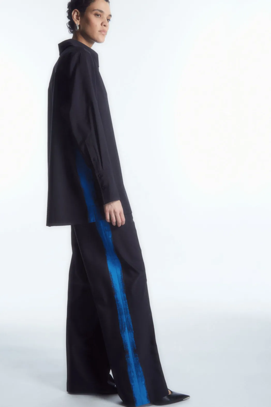 Best COS REGULAR PAINTED STRAIGHT-LEG WOOL PANTS NAVY / BRIGHT BLUE