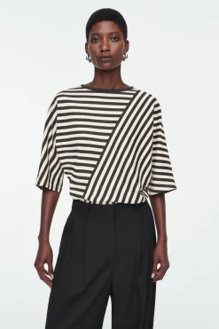 COS REGULAR PANELED STRIPED T-SHIRT BLACK / STRIPED