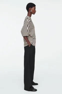 COS REGULAR PANELED STRIPED T-SHIRT BLACK / STRIPED