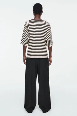 COS REGULAR PANELED STRIPED T-SHIRT BLACK / STRIPED
