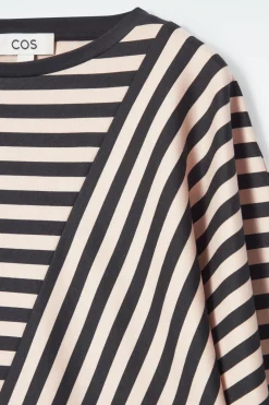 COS REGULAR PANELED STRIPED T-SHIRT BLACK / STRIPED