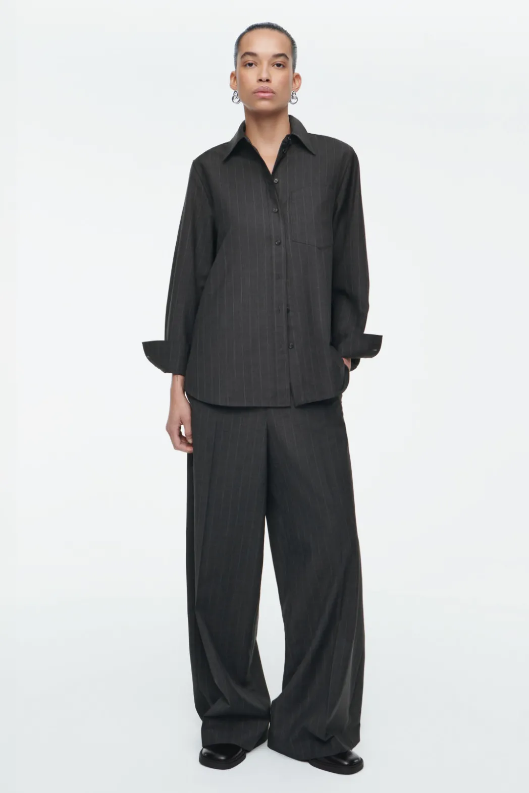 Sale COS REGULAR PINSTRIPED WOOL WIDE-LEG PANTS DARK GRAY / PINSTRIPED