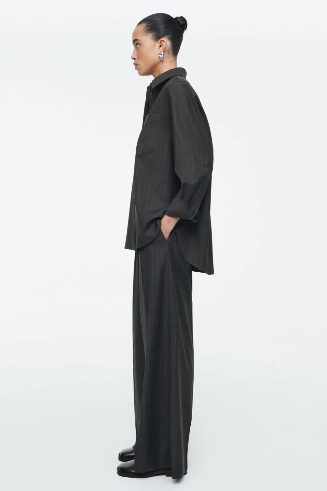 Sale COS REGULAR PINSTRIPED WOOL WIDE-LEG PANTS DARK GRAY / PINSTRIPED