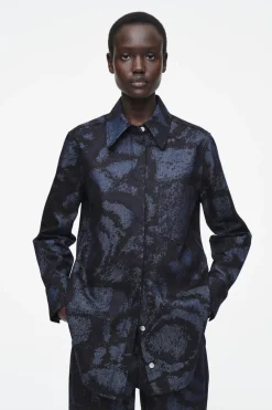 New COS REGULAR PRINTED DENIM SHIRT DARK BLUE