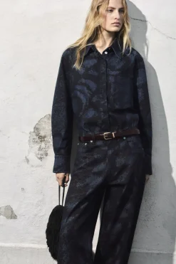 New COS REGULAR PRINTED DENIM SHIRT DARK BLUE