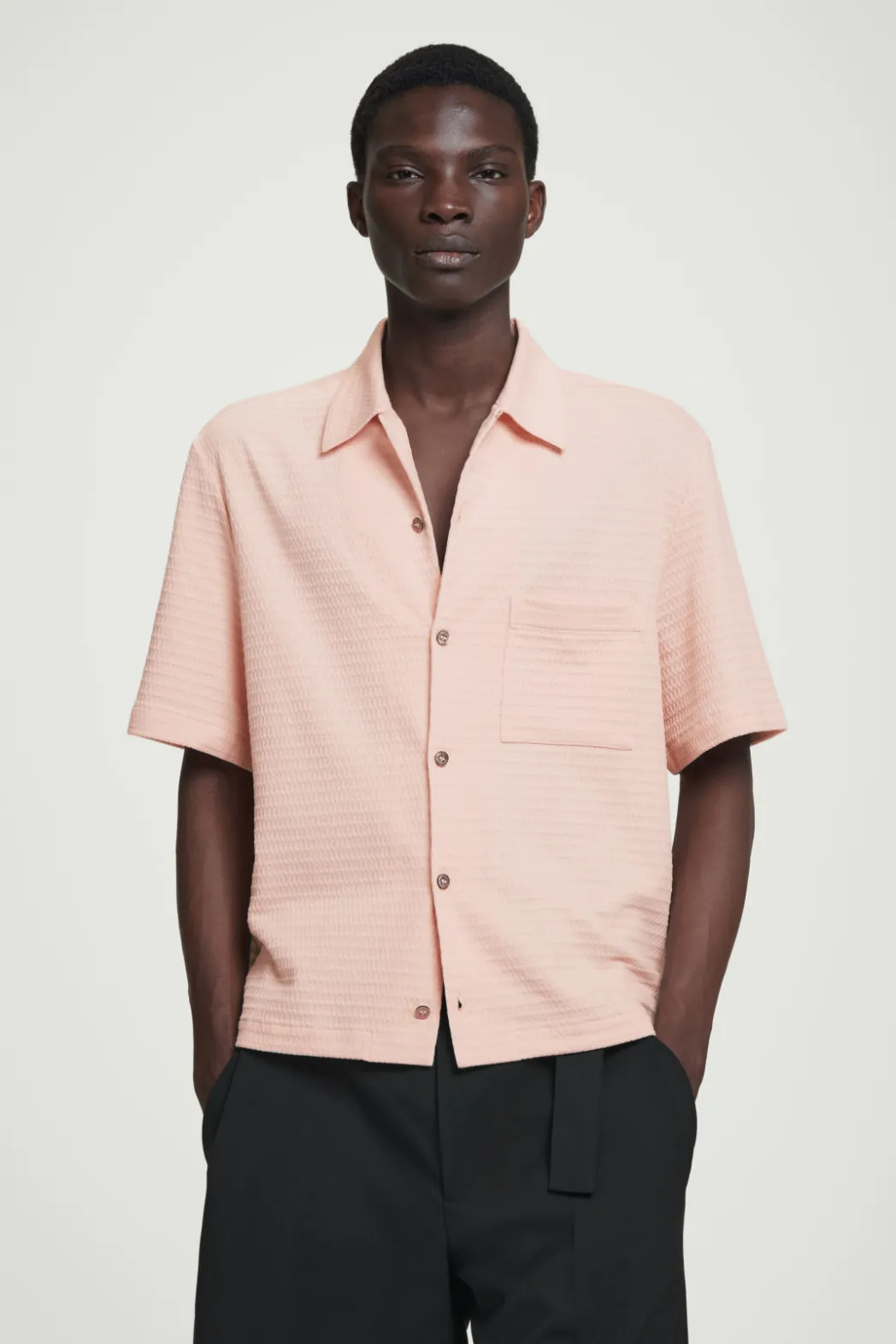 Clearance COS REGULAR SEERSUCKER COTTON SHORT-SLEEVED SHIRT PINK
