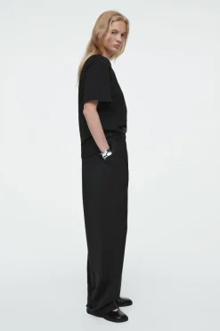 Discount COS REGULAR TWIST-NECK T-SHIRT BLACK