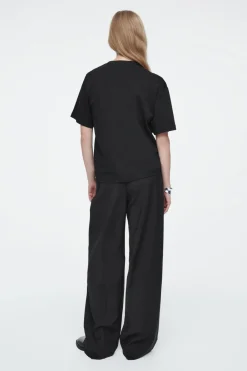 Discount COS REGULAR TWIST-NECK T-SHIRT BLACK