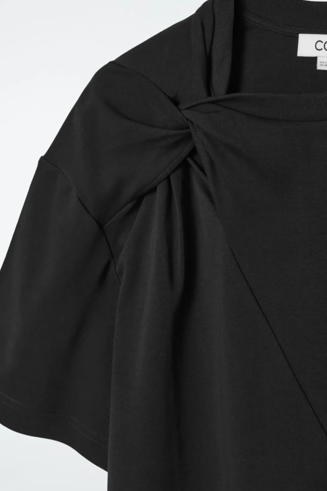 Discount COS REGULAR TWIST-NECK T-SHIRT BLACK