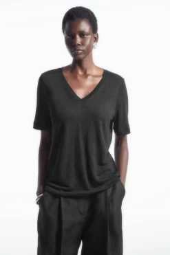 Clearance COS REGULAR V-NECK LINEN T-SHIRT BLACK