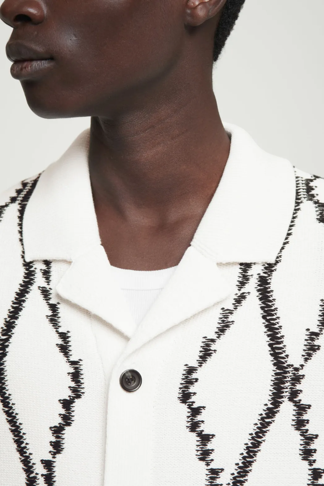 Outlet COS RELAXED ABSTRACT ARGYLE-KNIT SHIRT WHITE