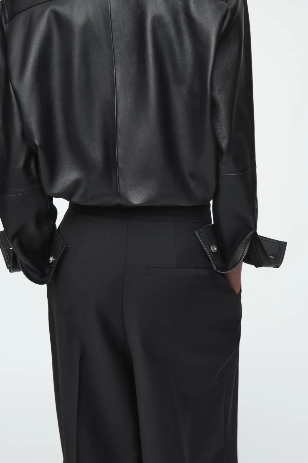 Outlet COS RELAXED BELTED WRAP-FRONT WOOL PANTS BLACK