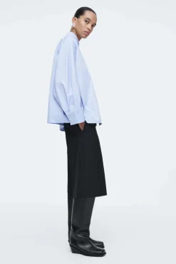 COS RELAXED DOUBLE-CUFF SHIRT LIGHT BLUE