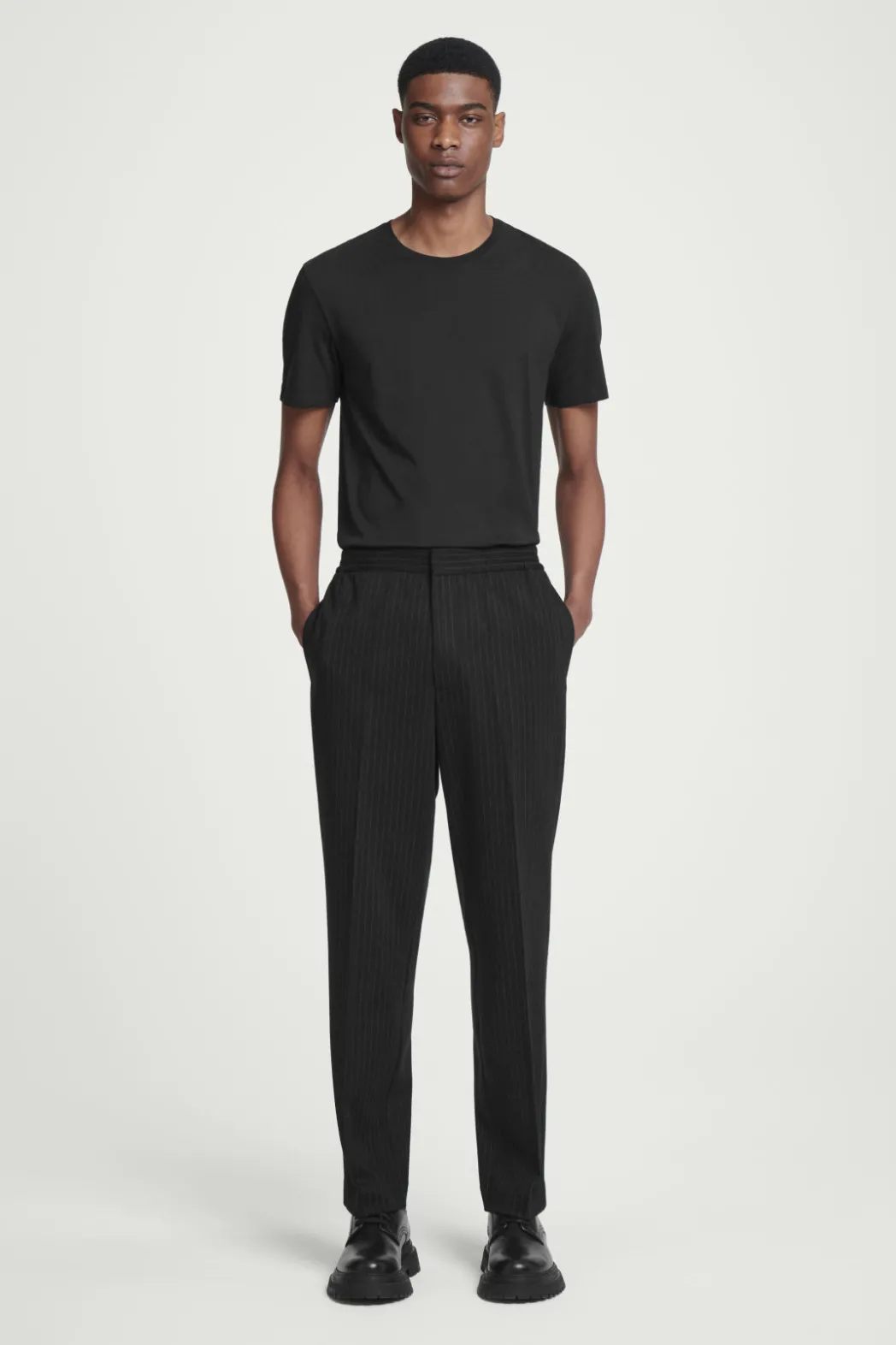 COS RELAXED ELASTICATED PINSTRIPED TROUSERS BLACK / PINSTRIPED