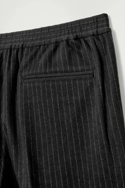 COS RELAXED ELASTICATED PINSTRIPED TROUSERS BLACK / PINSTRIPED