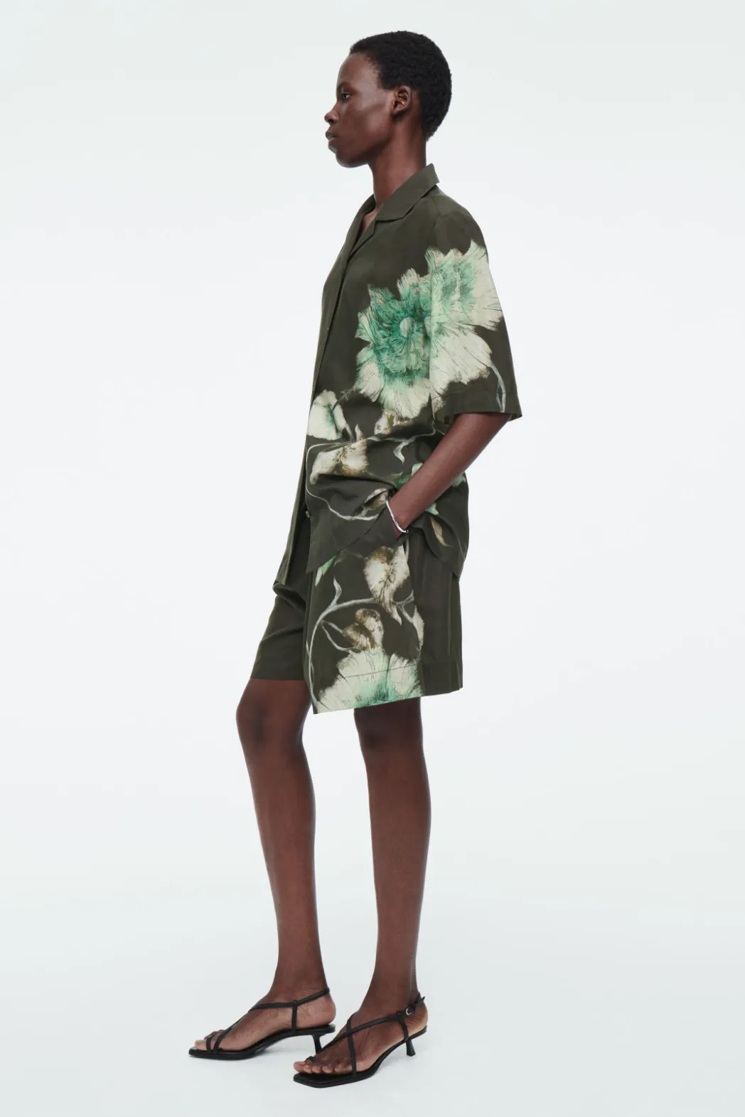 Best COS RELAXED FLORAL RESORT SHIRT CHARCOAL / FLORAL